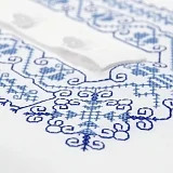 Krížiková slovenská ľudová výšivka na detskej košeli RADKO